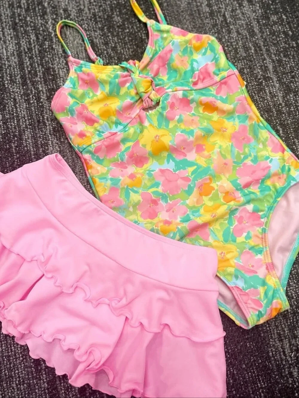 Cat & Jack Girls' Set Floral Printed 1 Piece Swimsuit & 1 Cover Up Skirt. Sz S